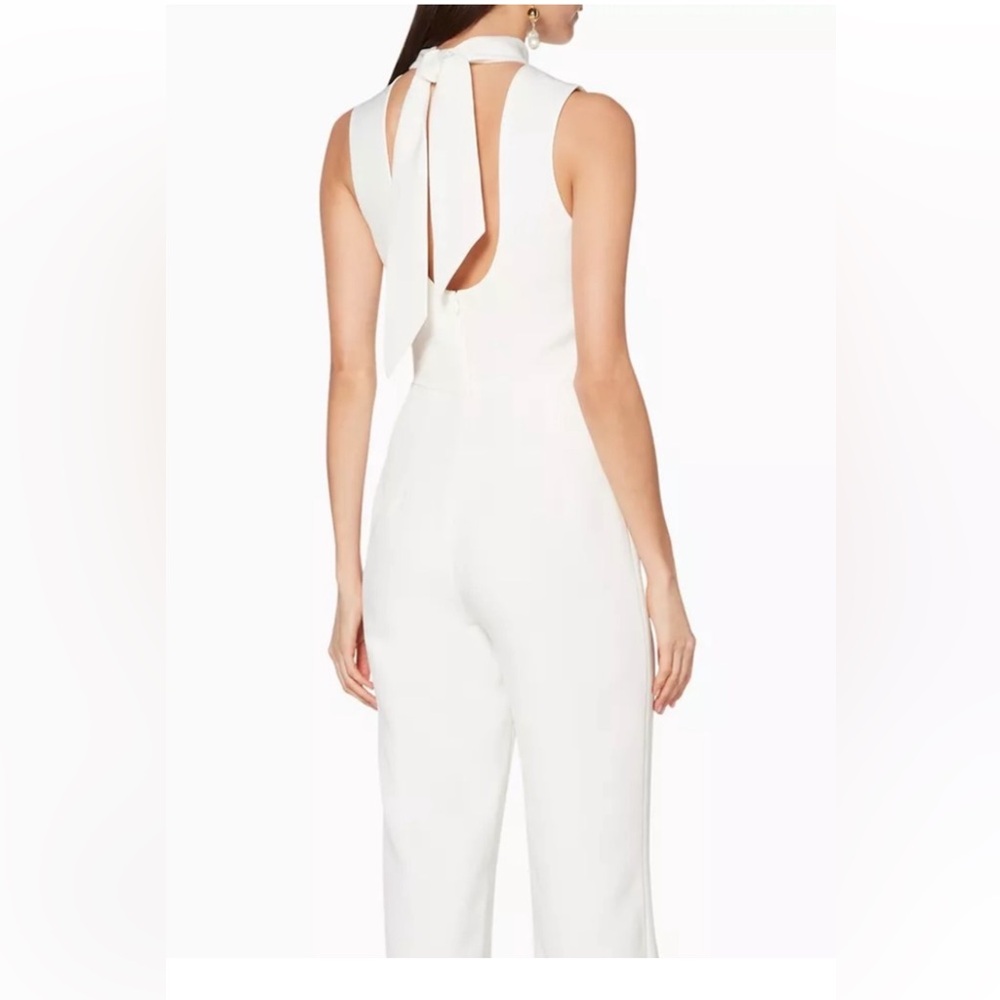 Gorgeous classic Club Monaco white jumpsuit